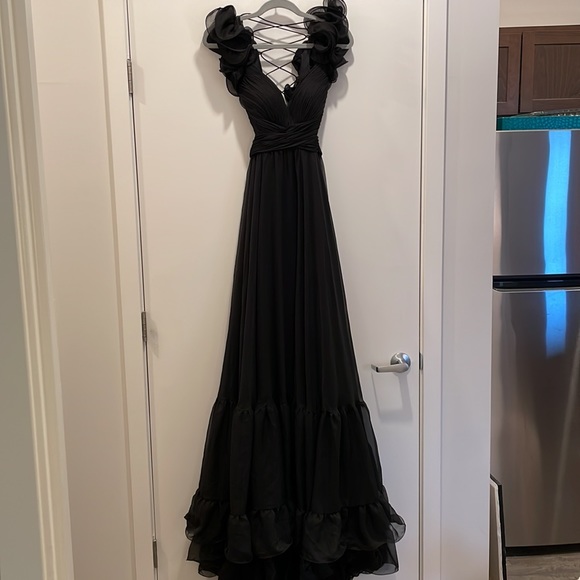 Mac Duggal black maxi dress. - Picture 2 of 9